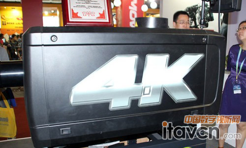 巴可DP4K-32B