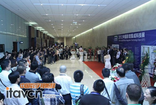 _(ki)ĻʽF(xin)(chng)ܵ˱^cýwѵʢ酢cc΢^ҼʾA(y)ףCIT2012չe