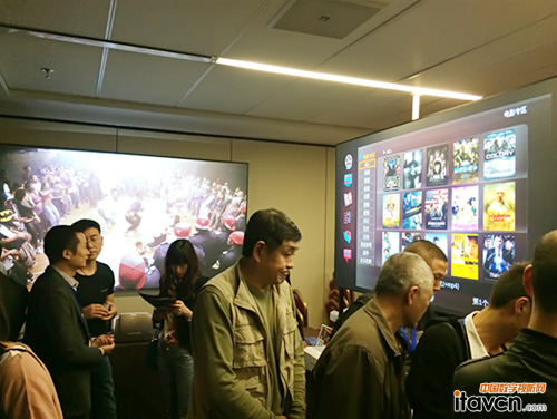現場展示的Star Bright ST超短焦抗環境光幕備受矚目與稱贊
