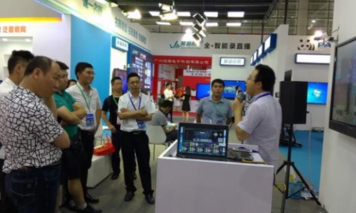 紫旭展示超低碼流互動(dòng)錄播解決方案